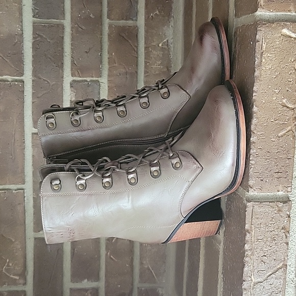 Vintage 93 Shoes - VIntage 93 Lace Up Heeled Womens Boots Brown Size 9.5